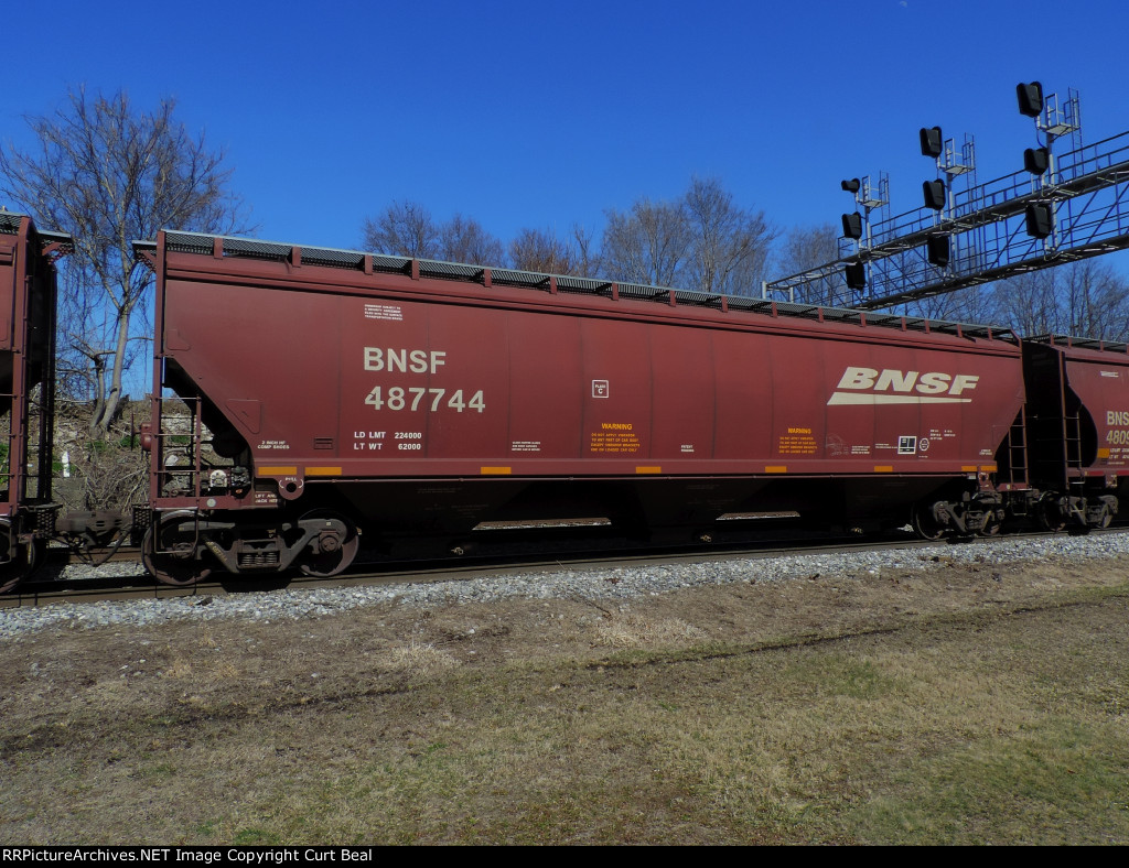 BNSF 487744